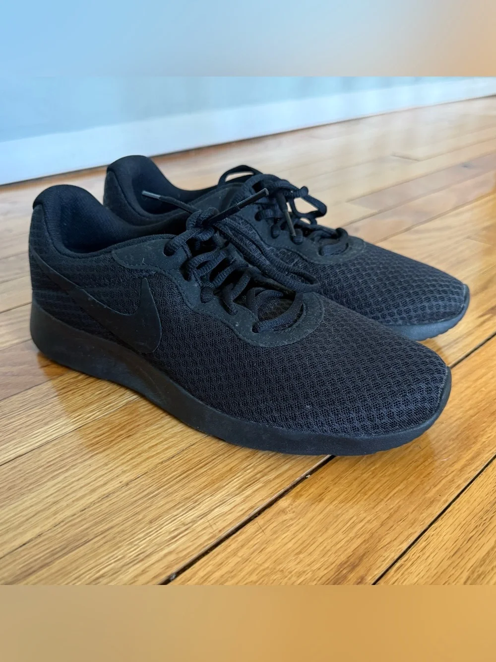 Women’s Nike Black Mesh sneakers